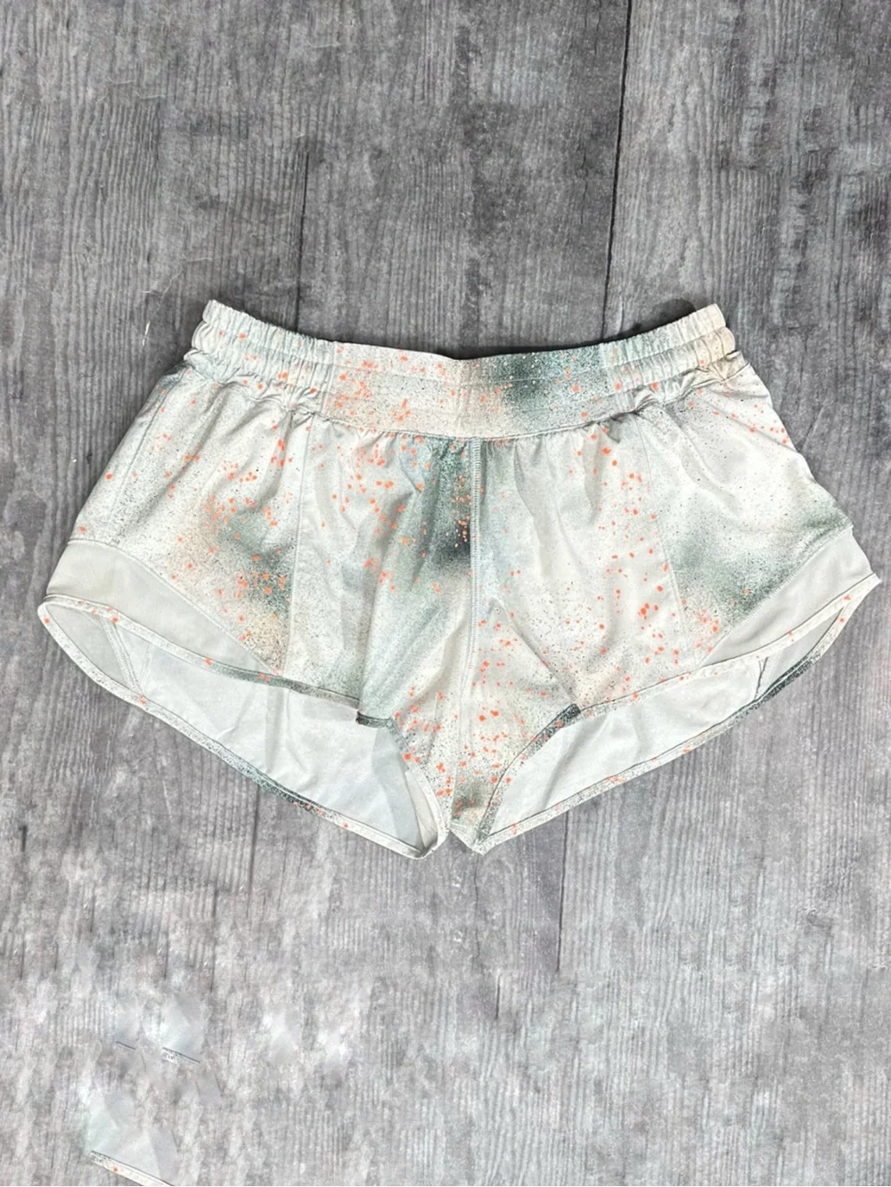 Lululemon Hotty Hot Low-Rise Shorts ~ Size 10 ~ Item #X29